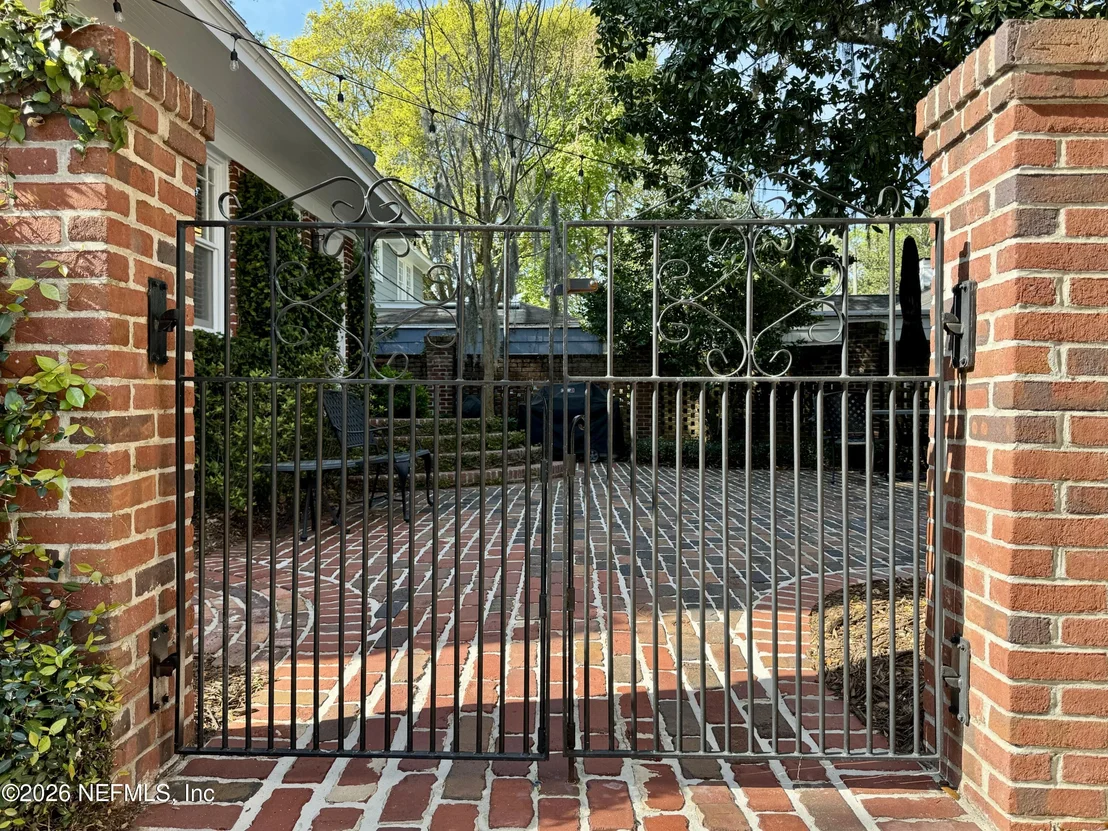Photo of 3527 RIVERSIDE Avenue