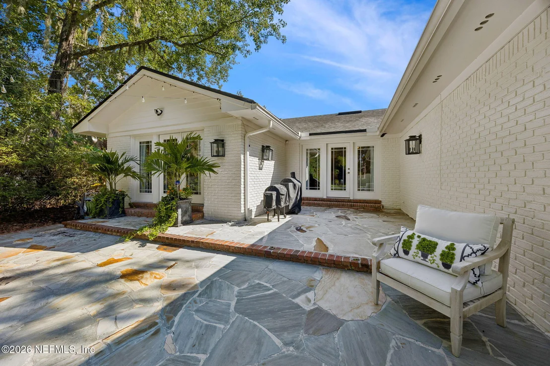 Photo of 1237 MAPLETON Road