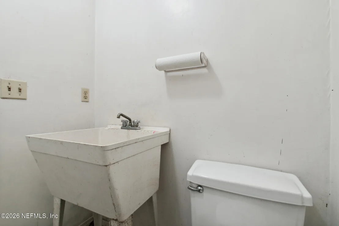 Photo of 2051 CORNELL Road