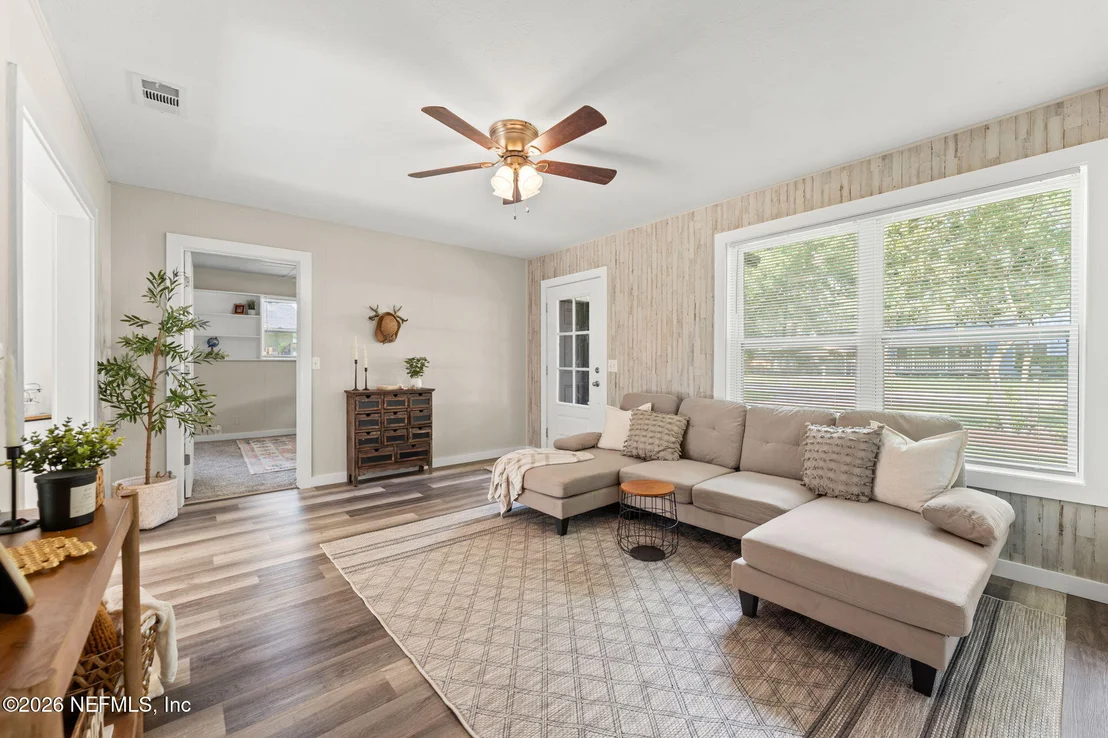 Photo of 594 CEDAR Avenue