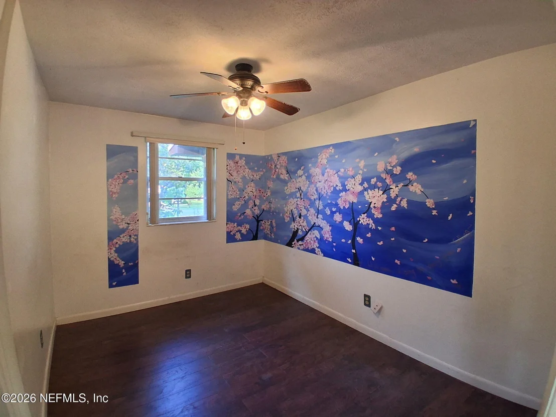 Photo of 320 LOBELIA Road