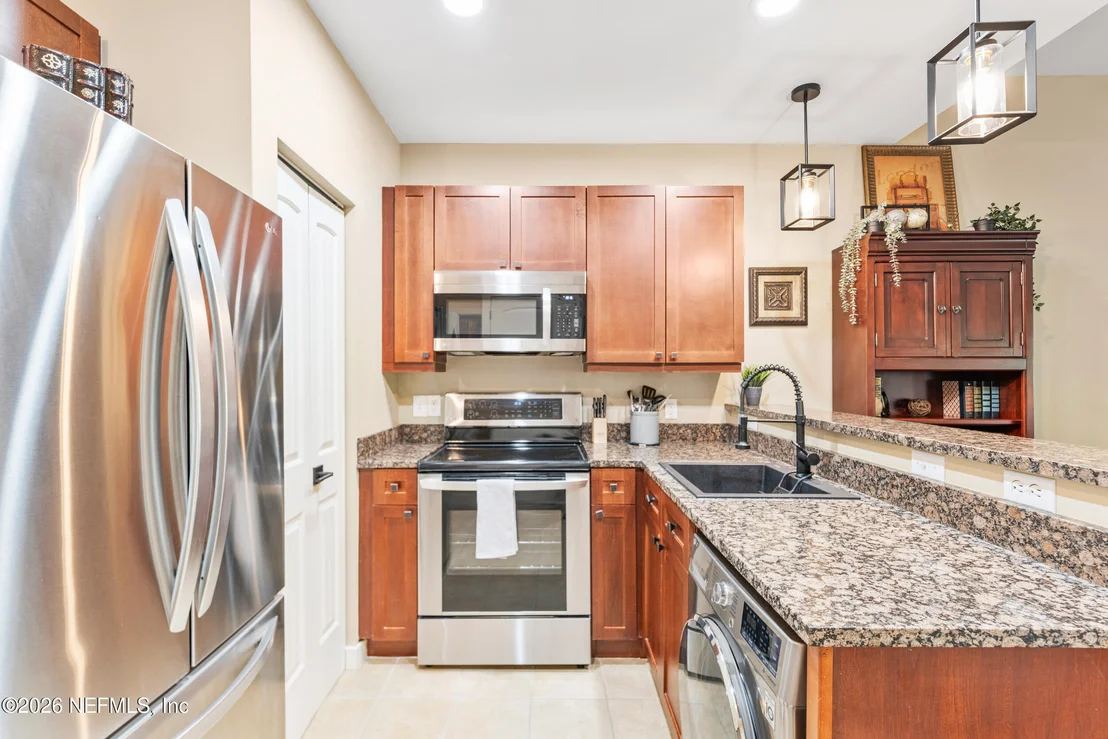 Photo of Unit 302 at 955 REGISTRY Boulevard