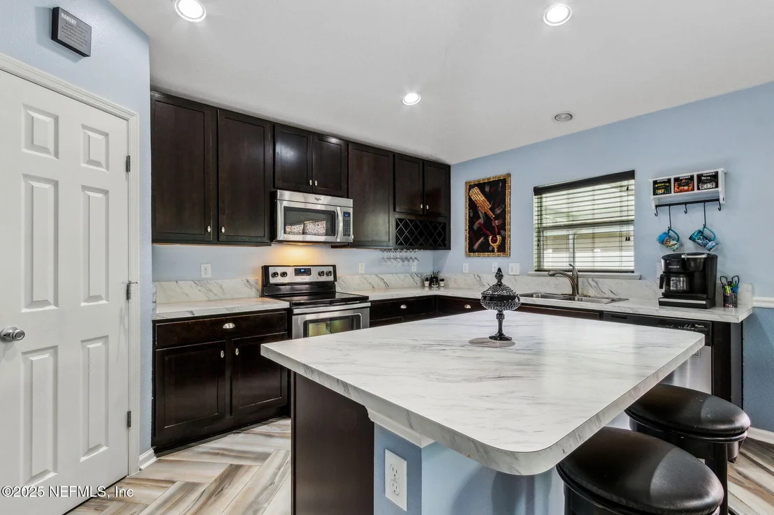 Photo of 7455 STEVENTON Way