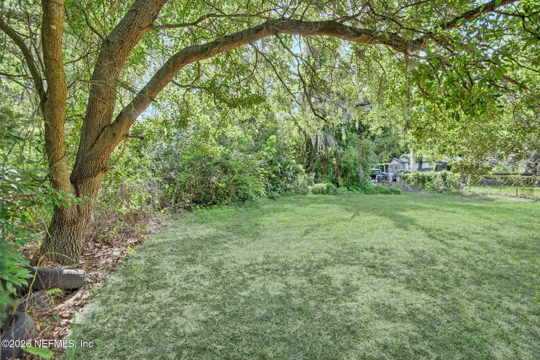 Photo of 2425 HOLMES Street