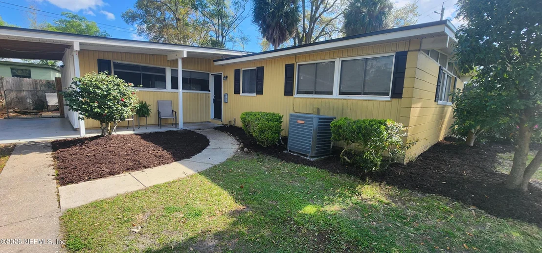 Photo of 1044 HALIFAX Road