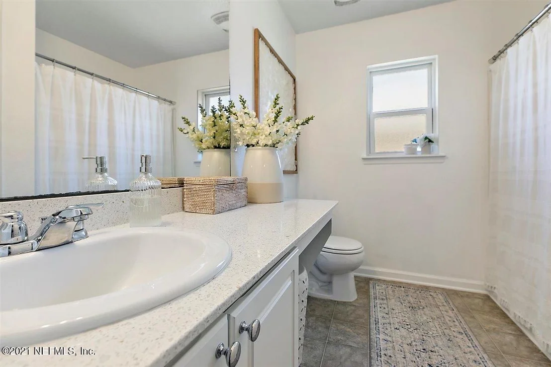 Photo of 450 E TEAGUE BAY Drive