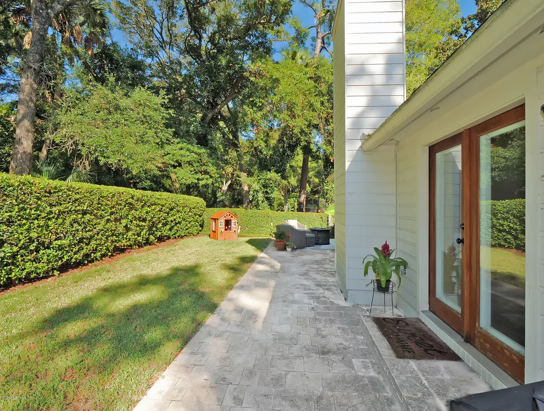 Photo of 235 OCEANFOREST Drive N