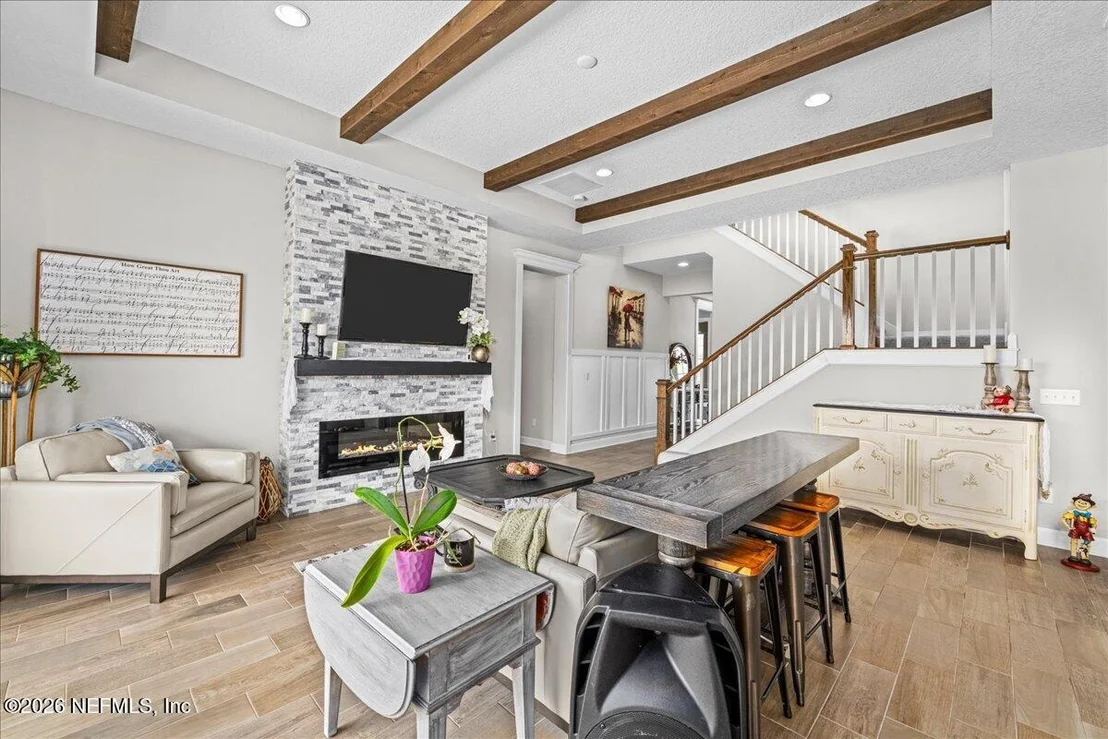 Photo of 71 LANSING Court