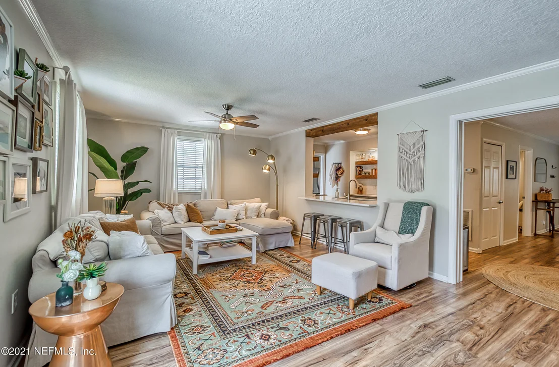 Photo of 412 WHITING Lane