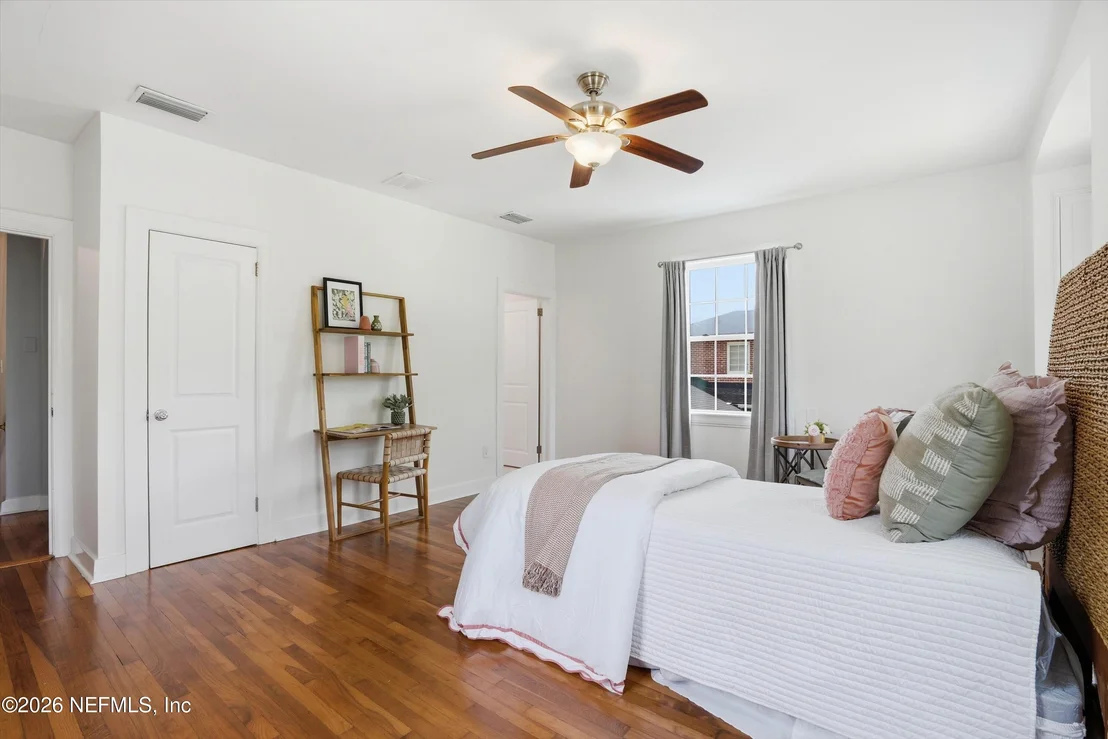 Photo of 1052 HOLLY Lane