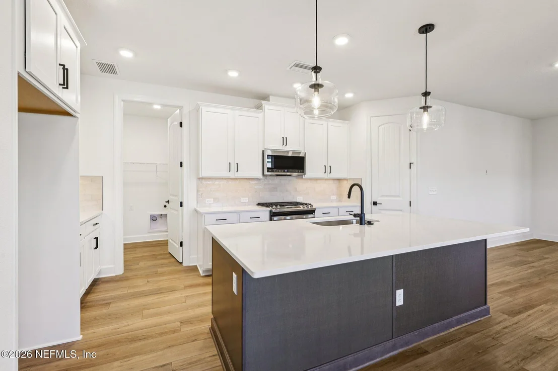 Photo of 17 JAMESTOWN Court