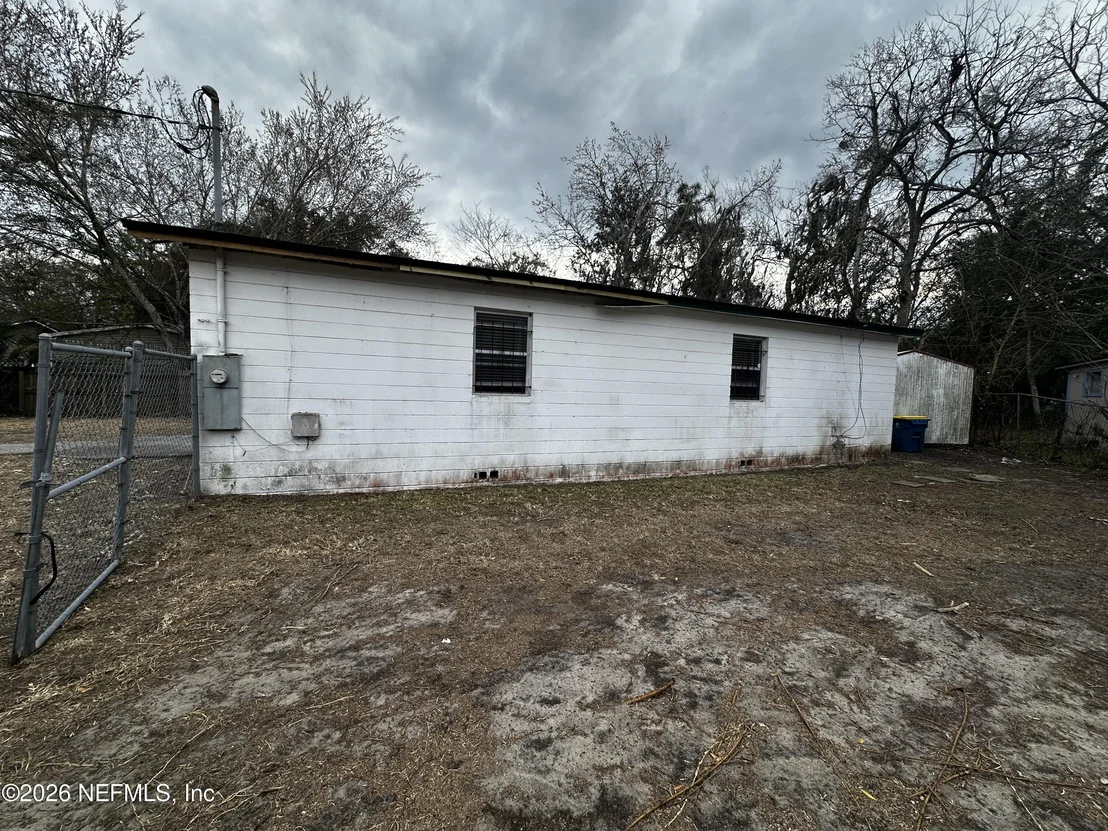Photo of 2004 BENEDICT Road