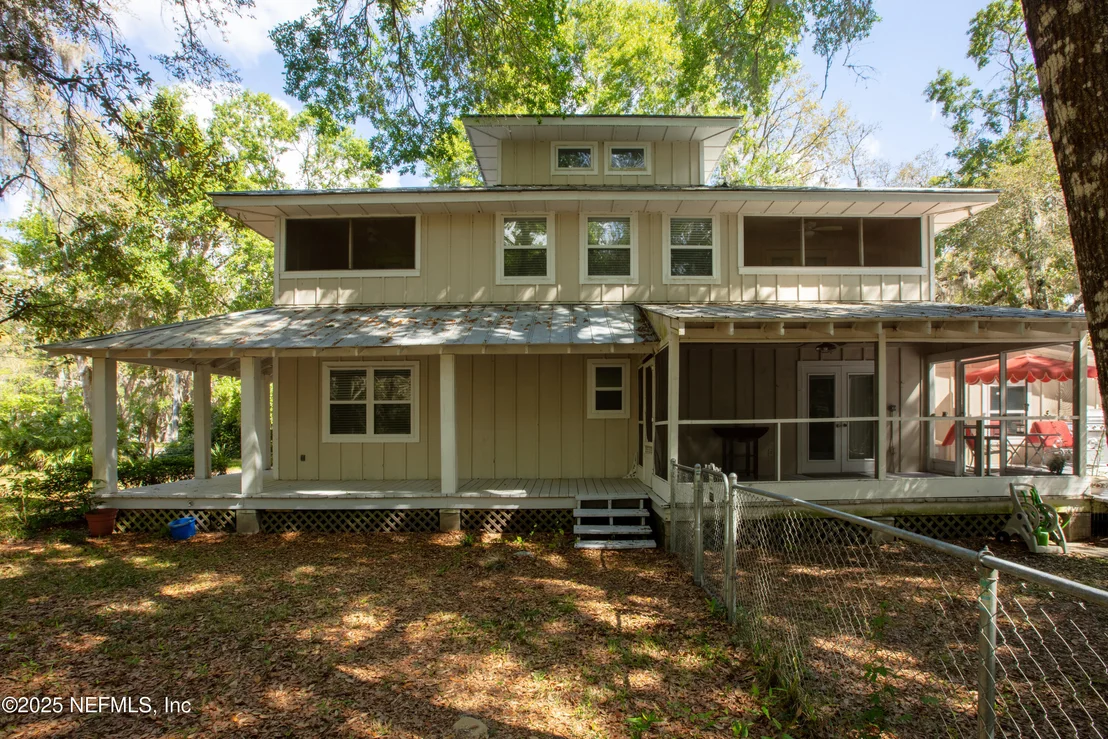 Photo of 303 SE 3RD Avenue