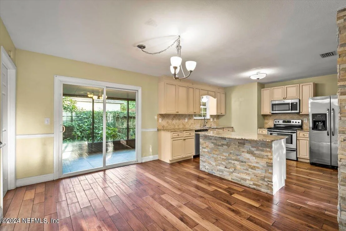 Photo of 1021 KENNEDY Drive