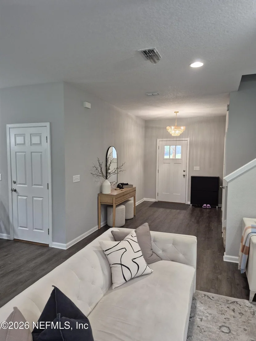 Photo of 6093 HYDE PARK Circle
