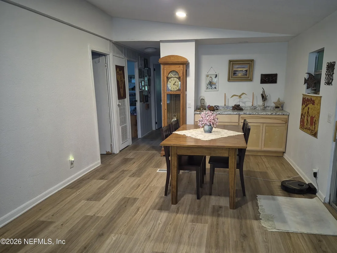 Photo of 737 JUNCTION Road