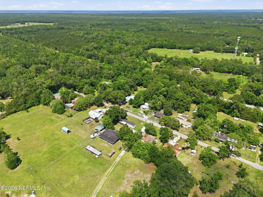 Photo of 100 BOSTWICK Lane