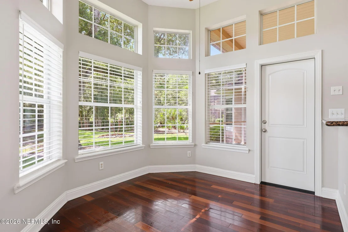Photo of 7805 RITTENHOUSE Lane