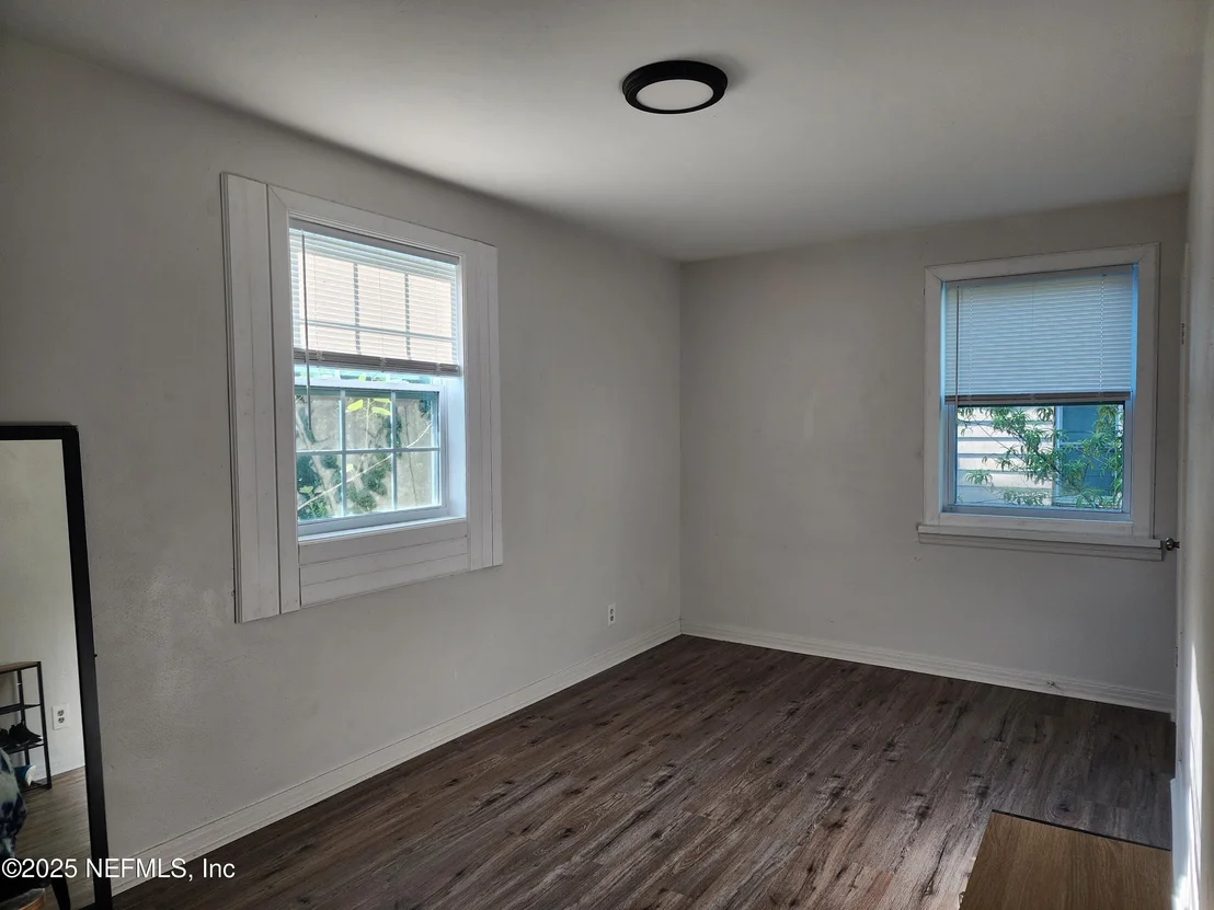 Photo of 946 HURON Street
