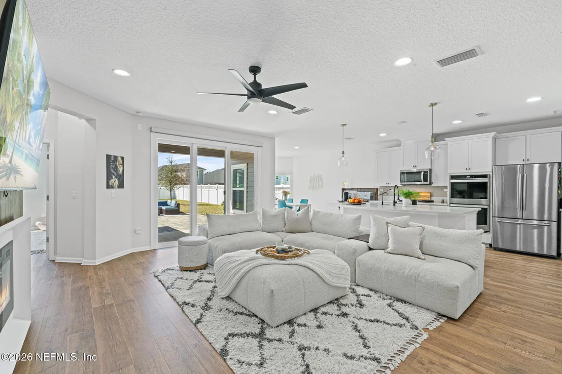 Photo of 637 WATERVALE Drive