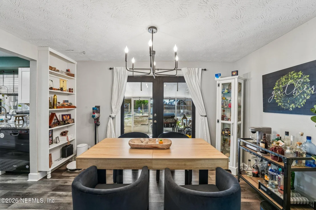 Photo of 472 SIGSBEE Road