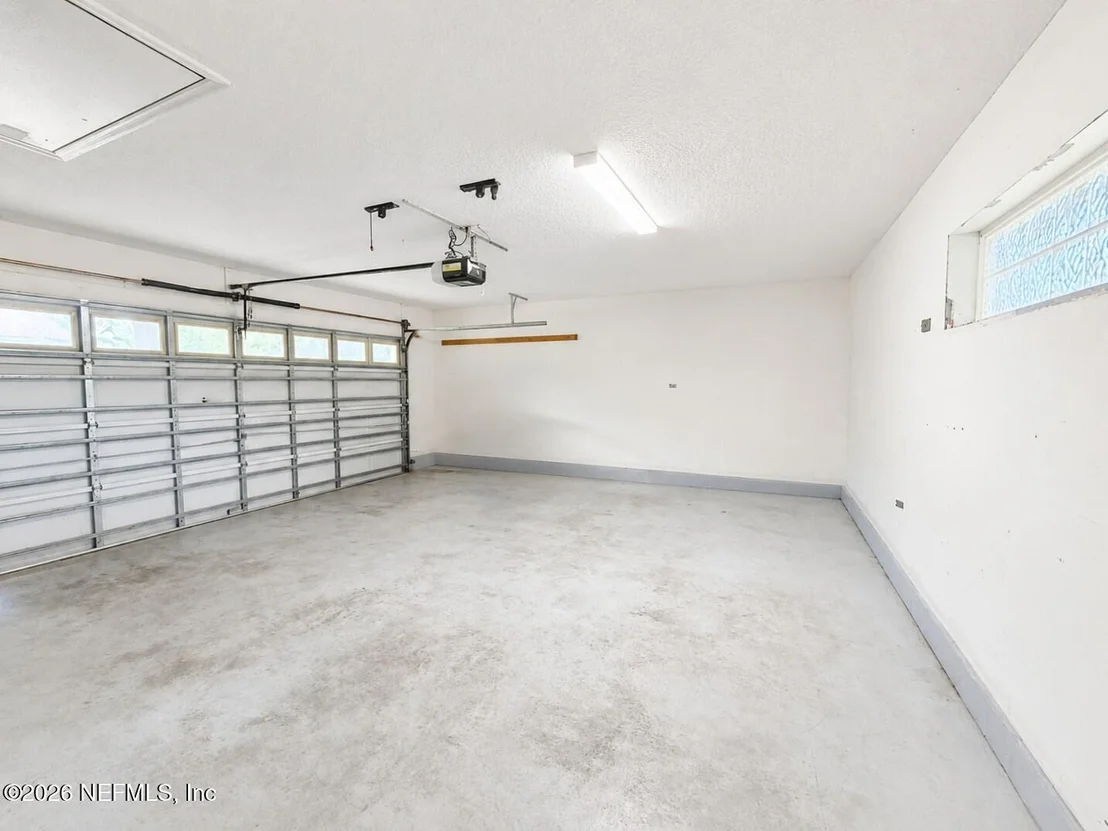 Photo of 3345 KINGS Road S