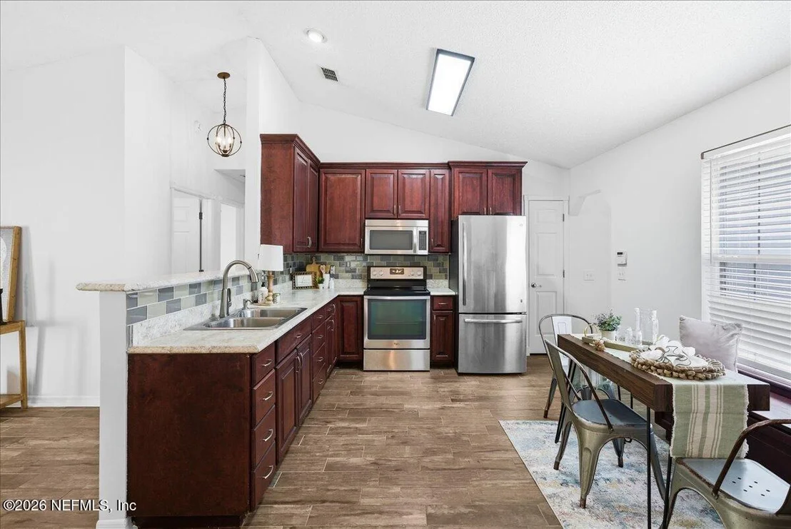 Photo of 425 3RD Street W