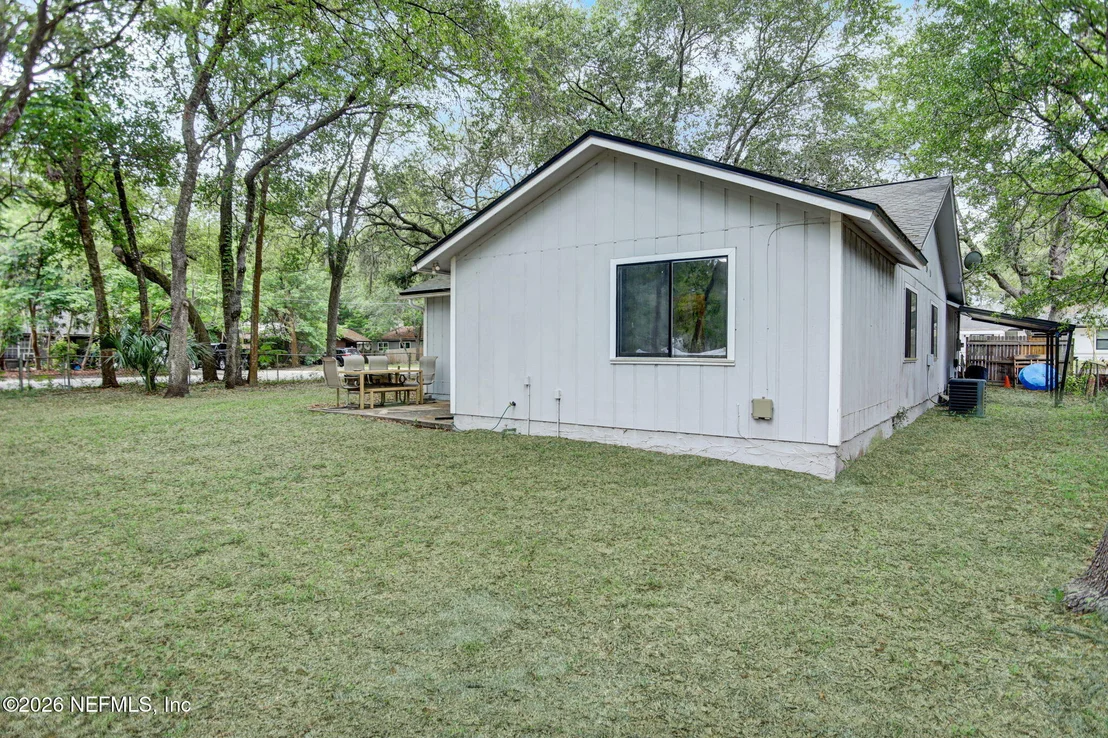 Photo of 12977 BEAUBIEN Road