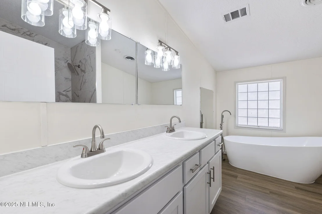 Photo of 606 JACKSON Road