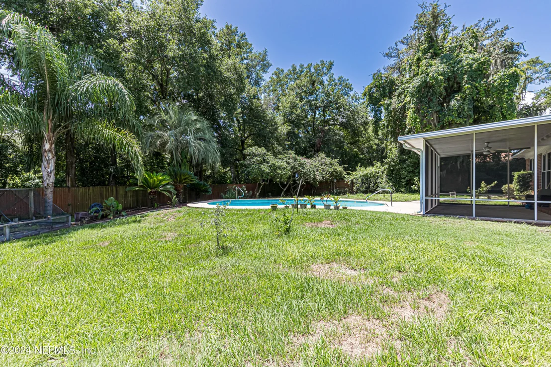 Photo of 2901 PACES FERRY Road S