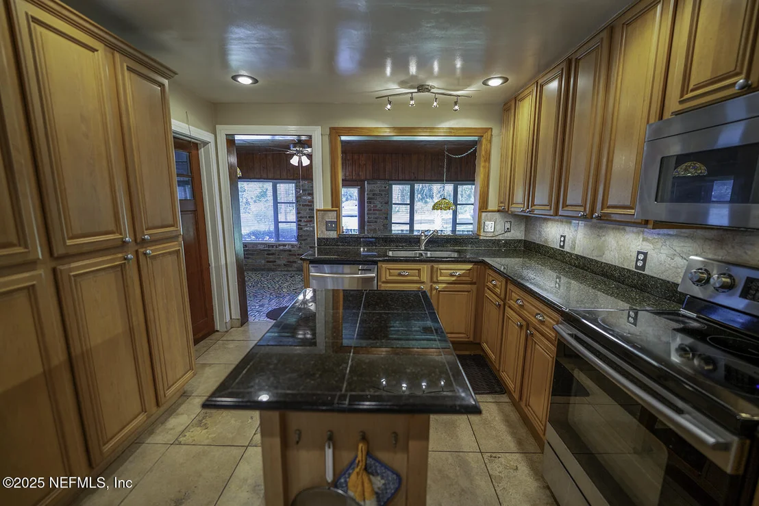 Photo of 5527 HYDE PARK Circle