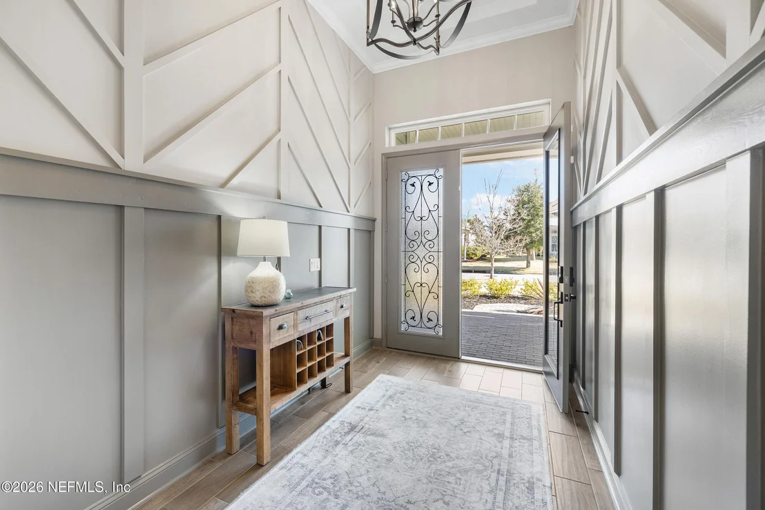 Photo of 447 GLENNEYRE Circle