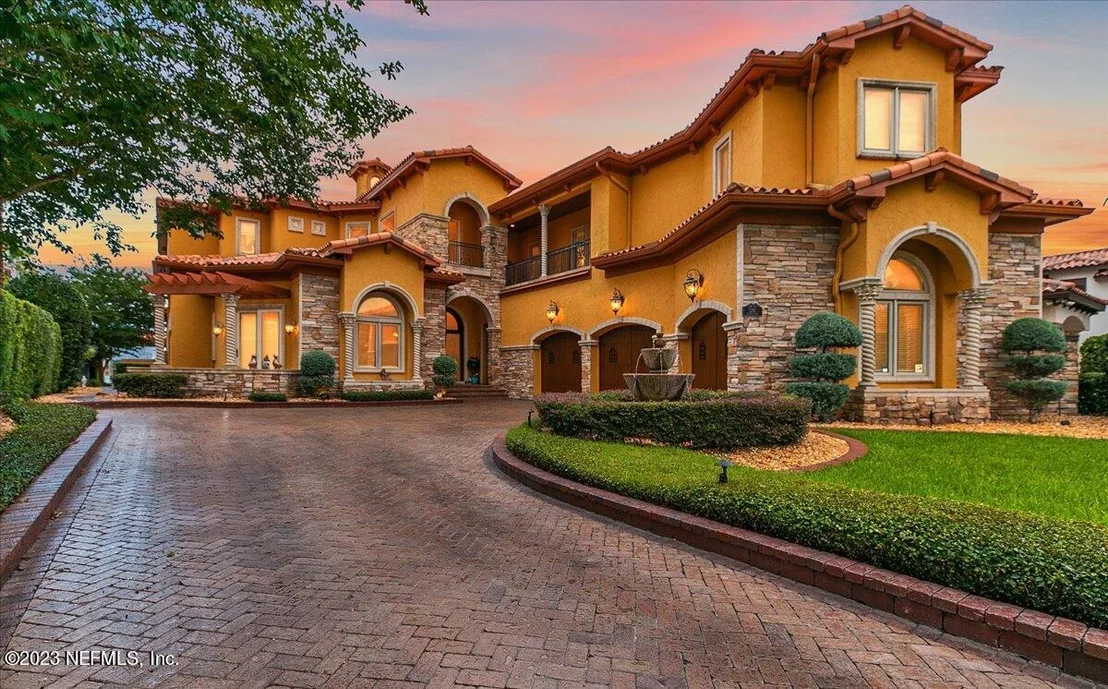 Photo of 1261 DELFINO Drive