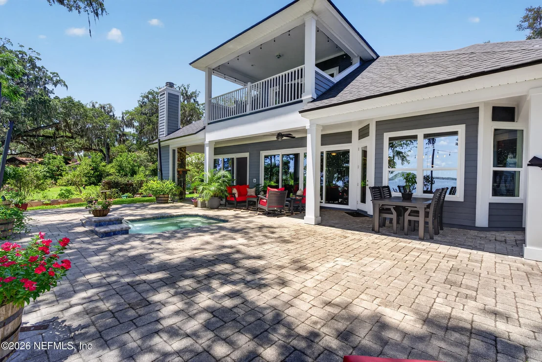 Photo of 239 RIVER Road