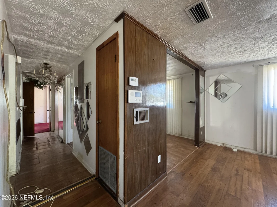 Photo of 2560 ROBERT Street