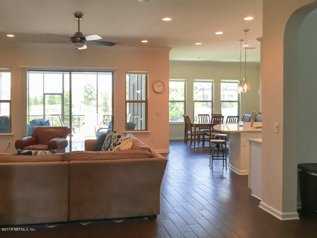 Photo of 324 CAMERON Drive