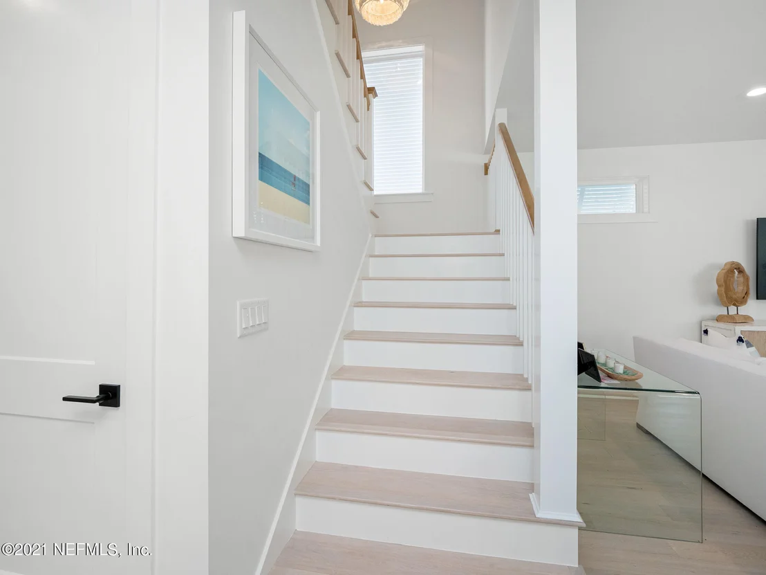 Photo of 203 LORA Street