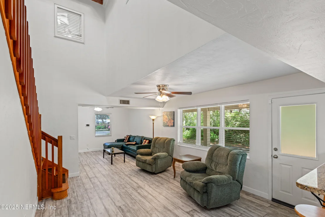 Photo of 303 SE 3RD Avenue
