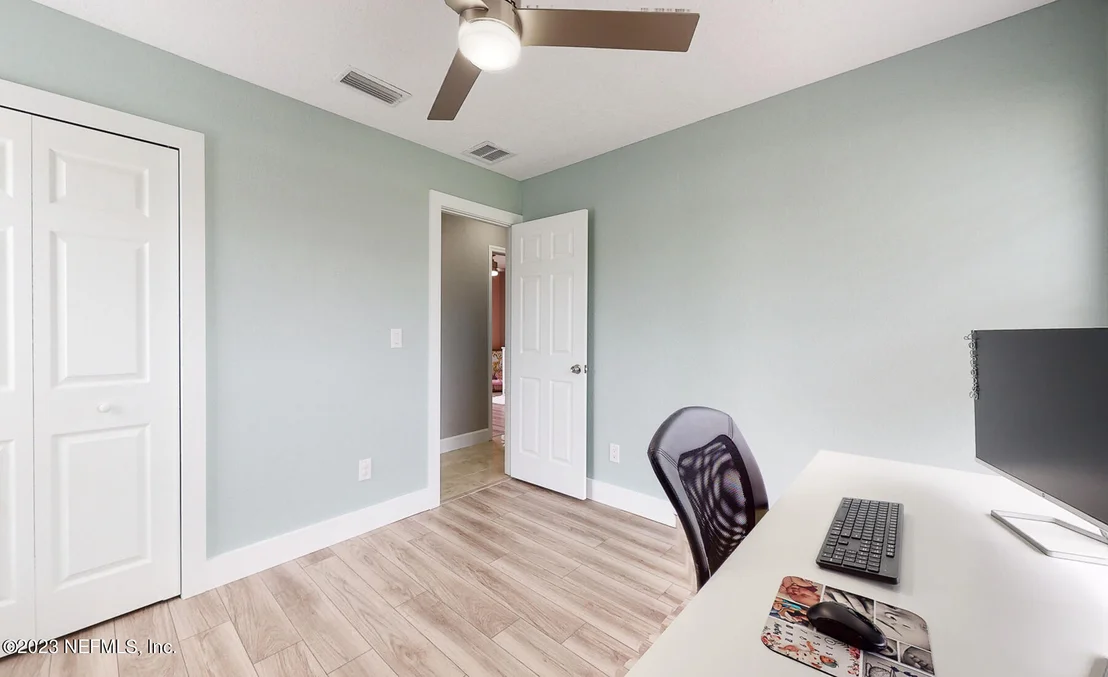 Photo of 1096 MEADOW Drive
