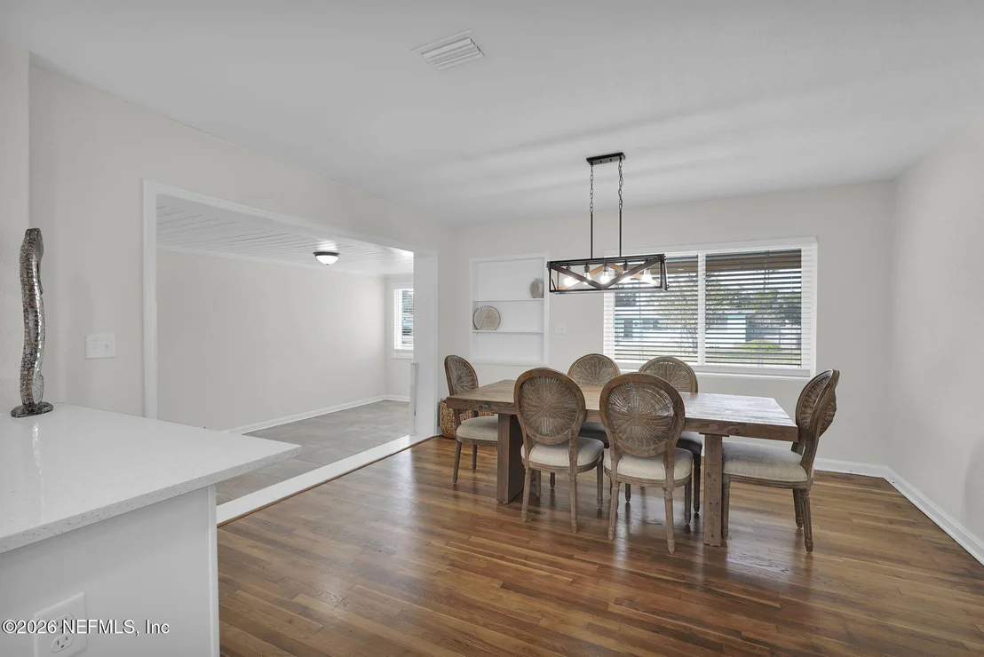 Photo of 101 CARVER Street W