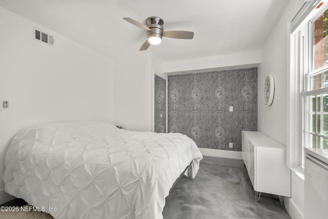 Photo of Unit 3B at 83 COMARES Avenue