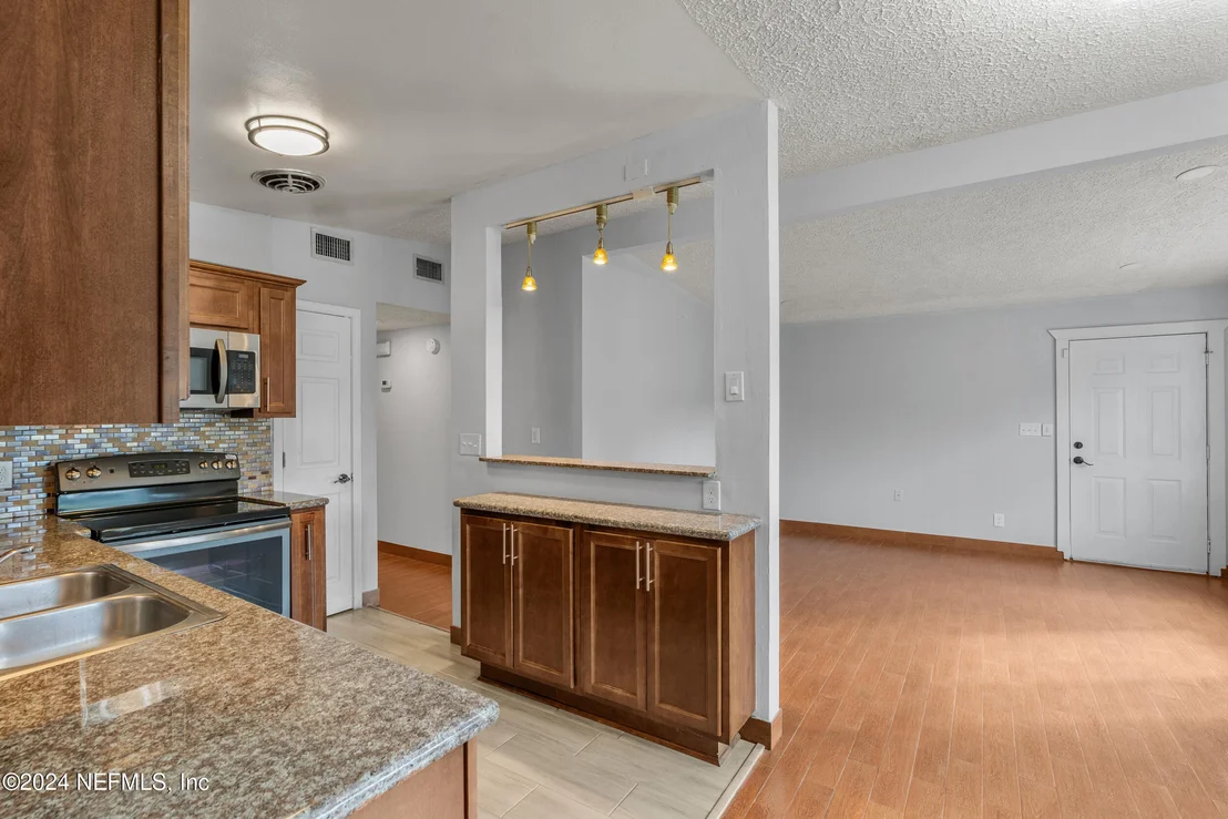 Photo of 1736 LOUVRE Drive