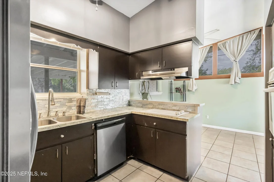 Photo of 1005 LAS ROBIDA Drive