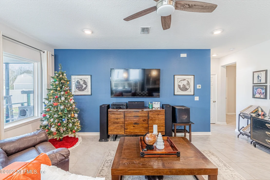 Photo of Unit 6 at 12056 BRIDGEHAMPTON Road