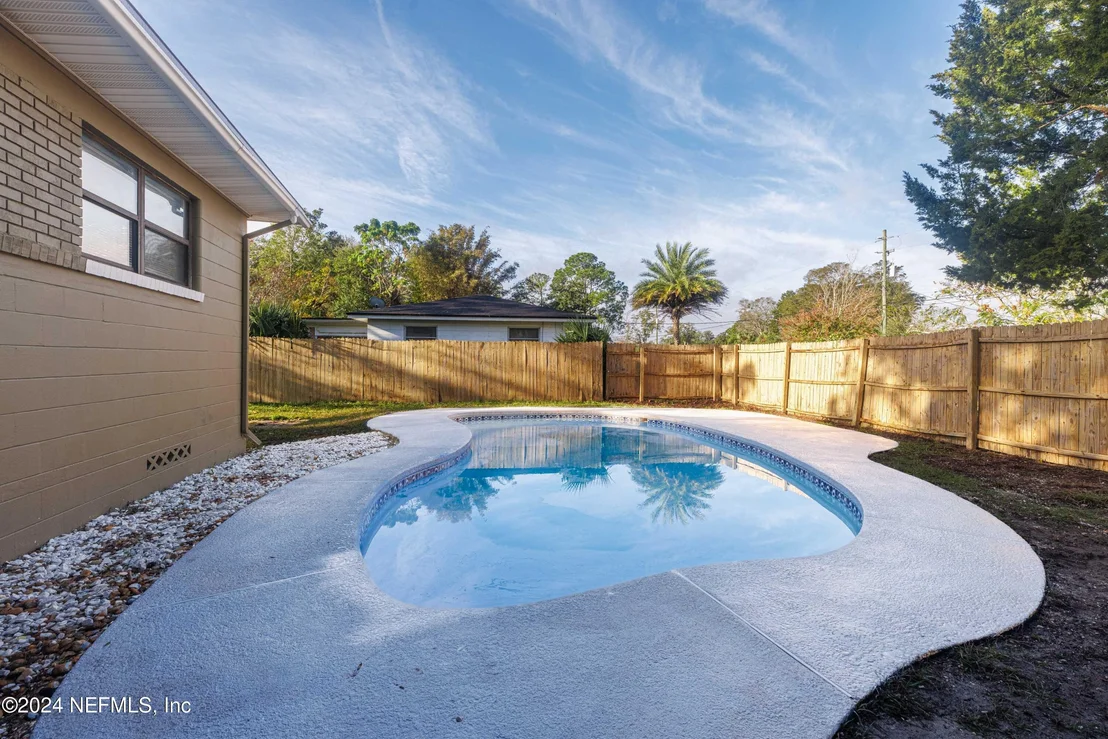 Photo of 958 OVERLOOK Drive