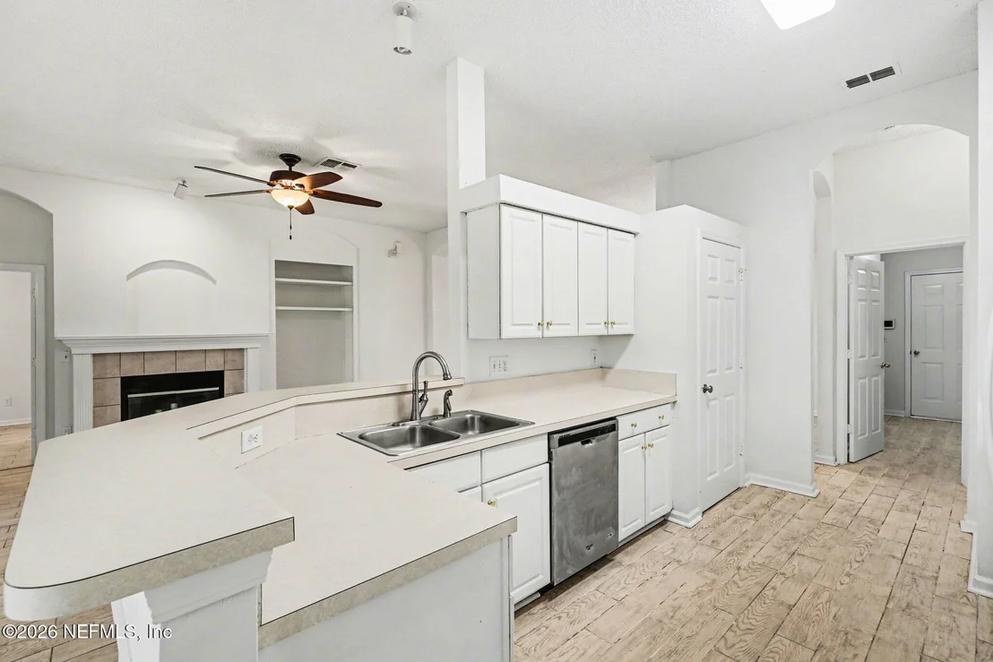 Photo of 1821 HEARTPINE Drive