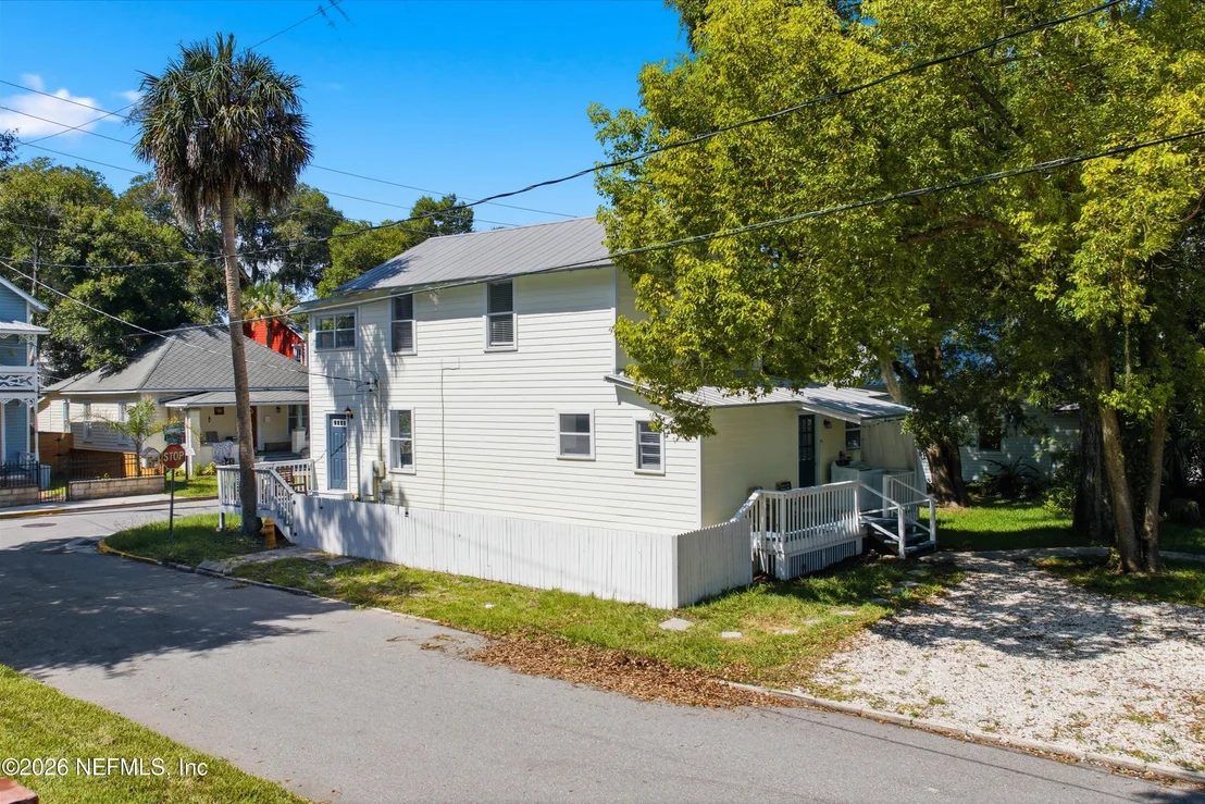 Photo of 110 DE HAVEN Street