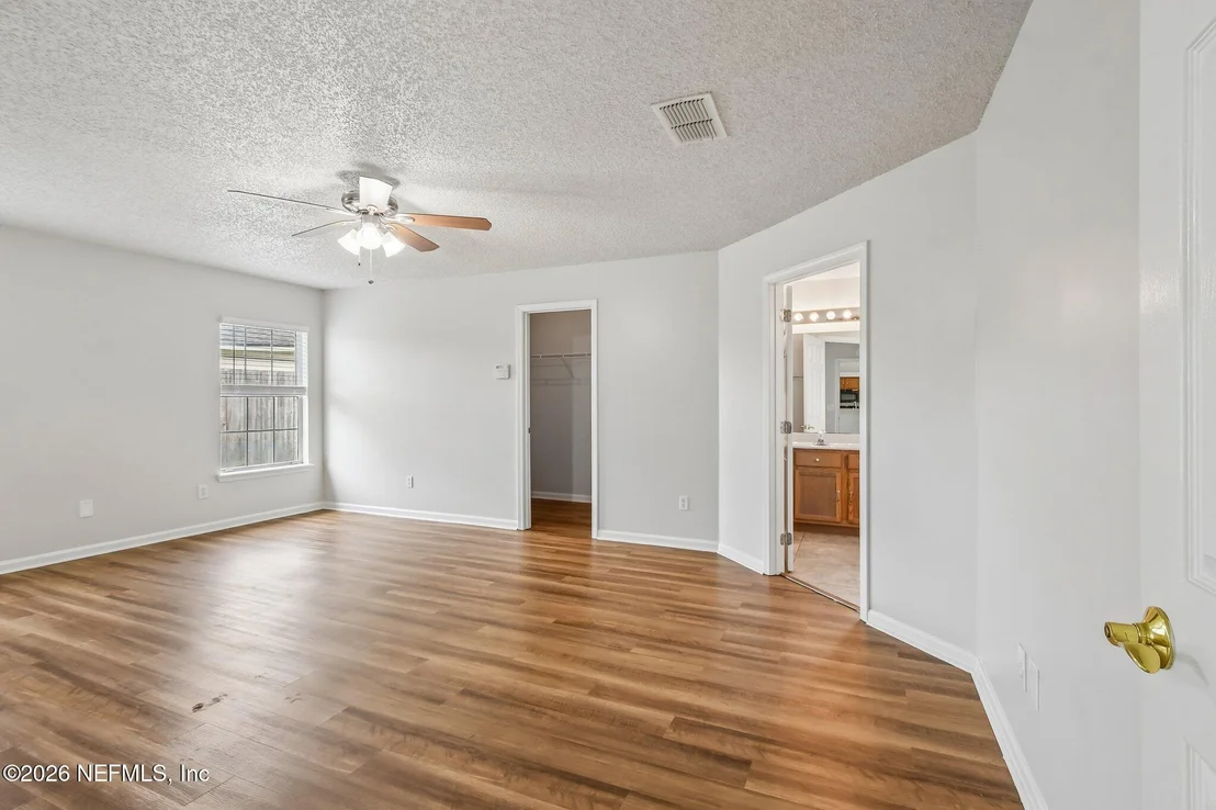 Photo of 476 HILLSIDE Drive
