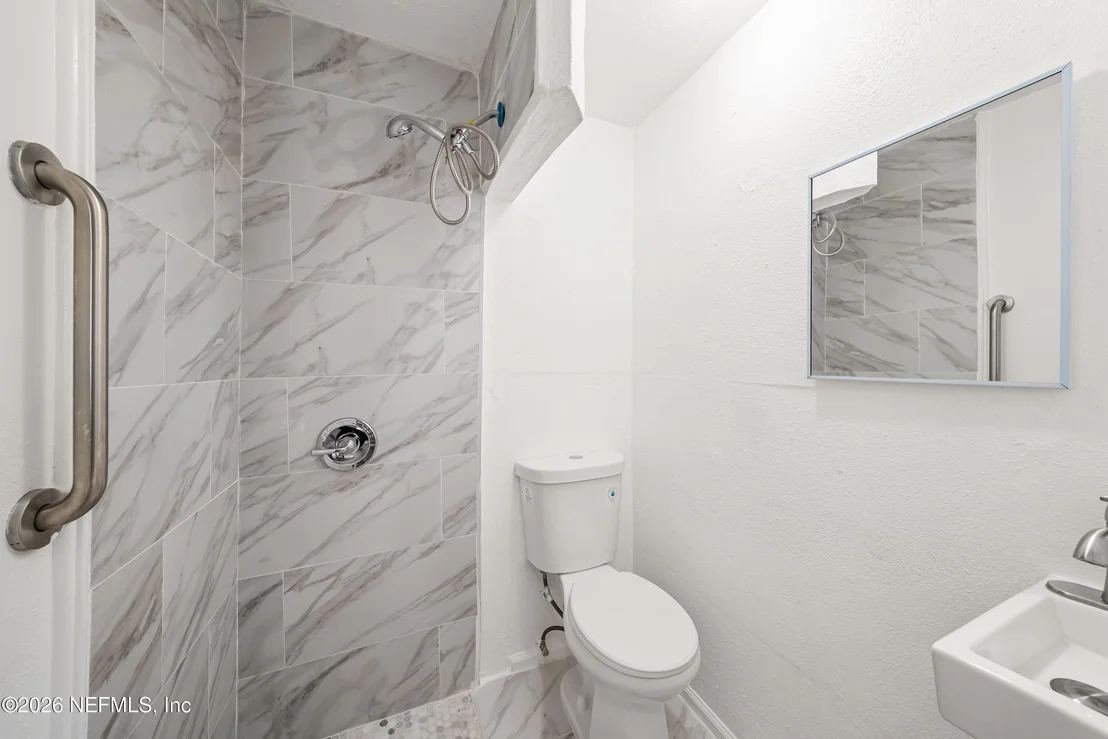 Photo of 1241 KING ARTHUR Road