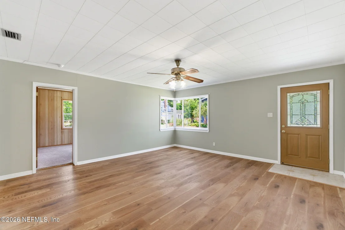 Photo of 5 BEACON Street